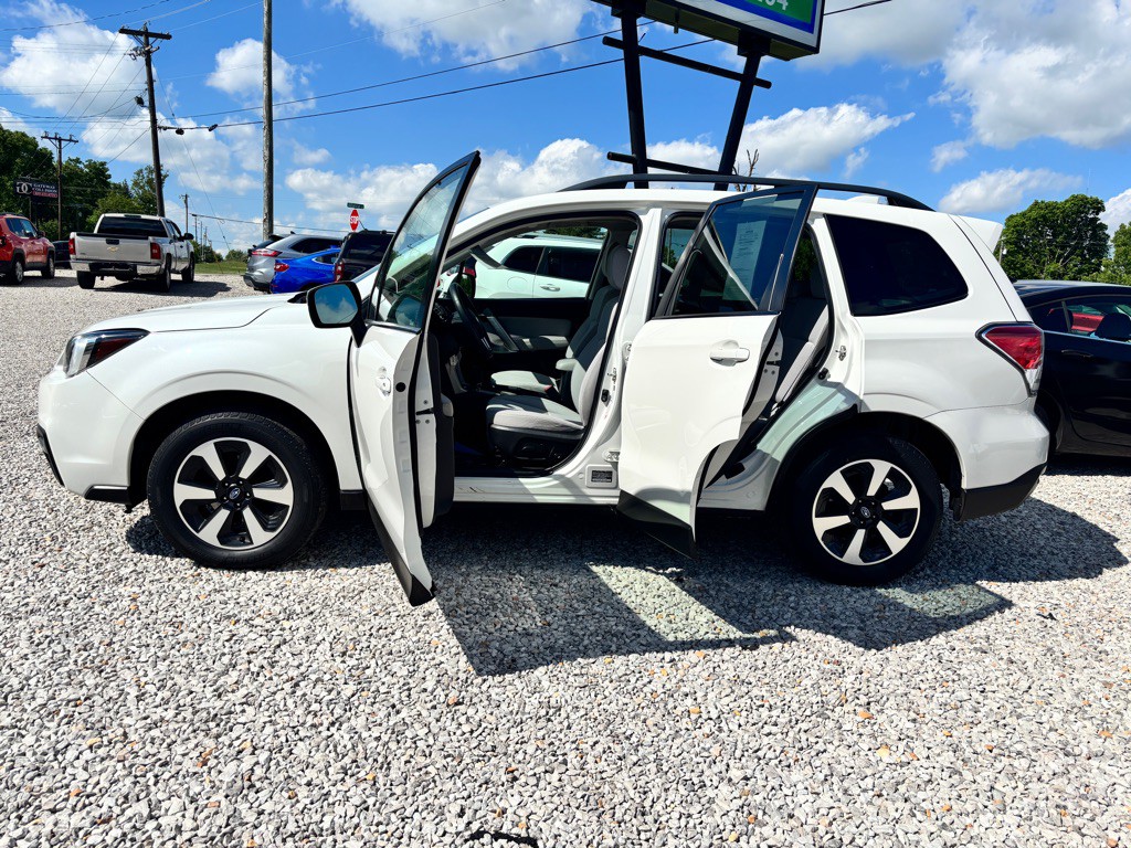 2018 Subaru Forester Image 10