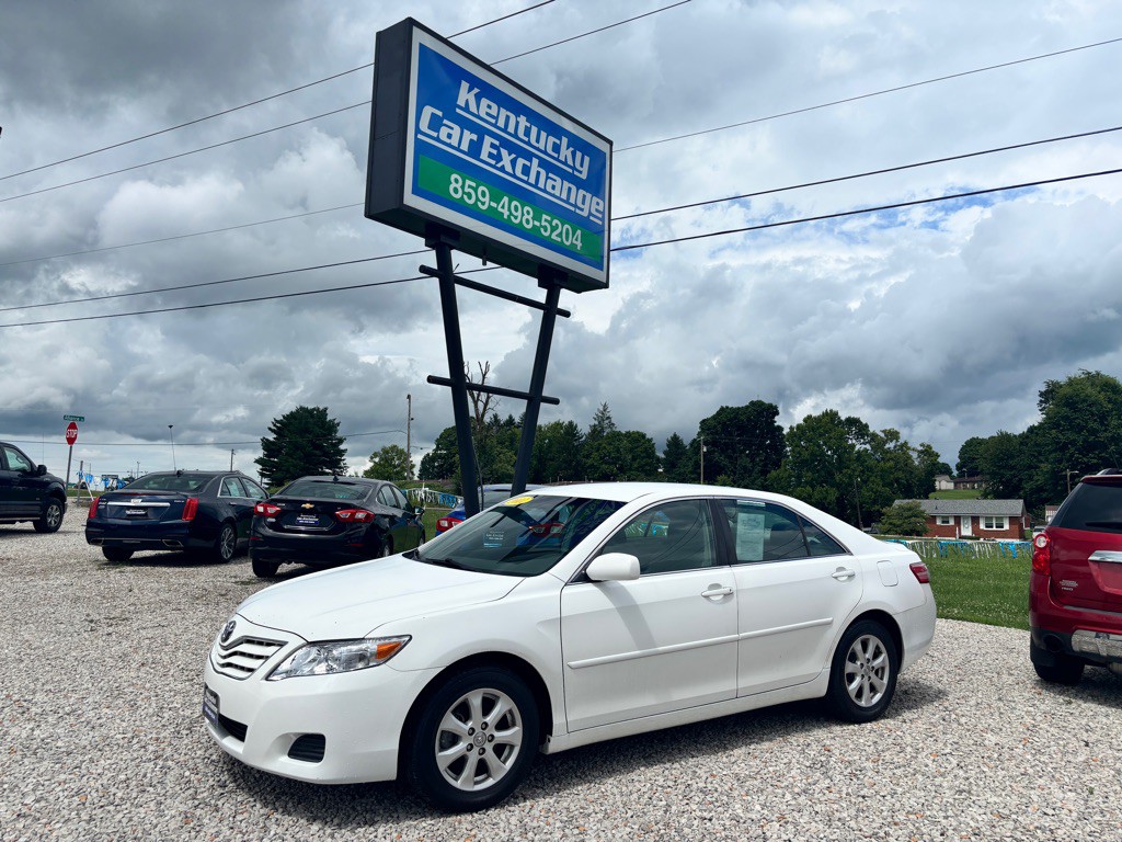 2011 Toyota Camry Image 1