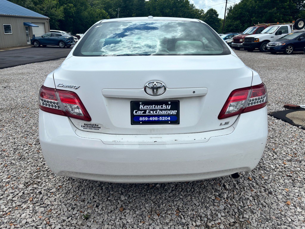 2011 Toyota Camry Image 8