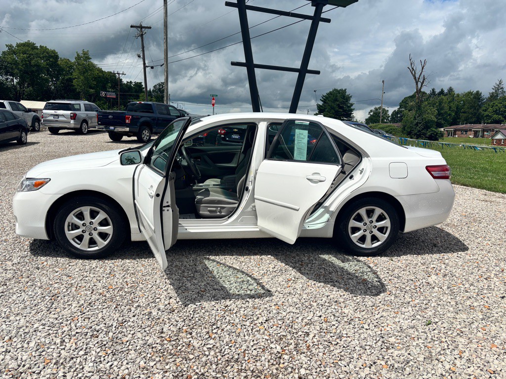 2011 Toyota Camry Image 10