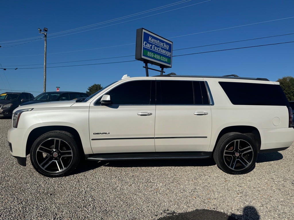 2017 GMC Yukon Image 2