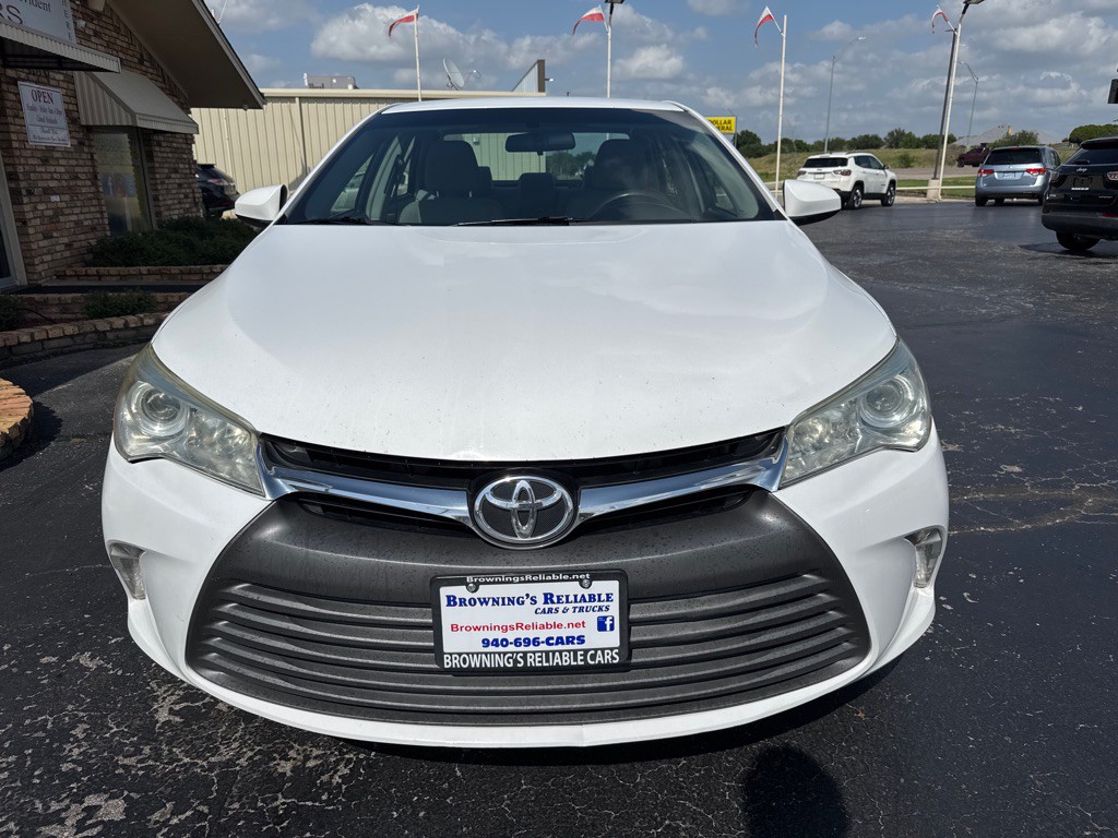 2017 Toyota Camry Image 2