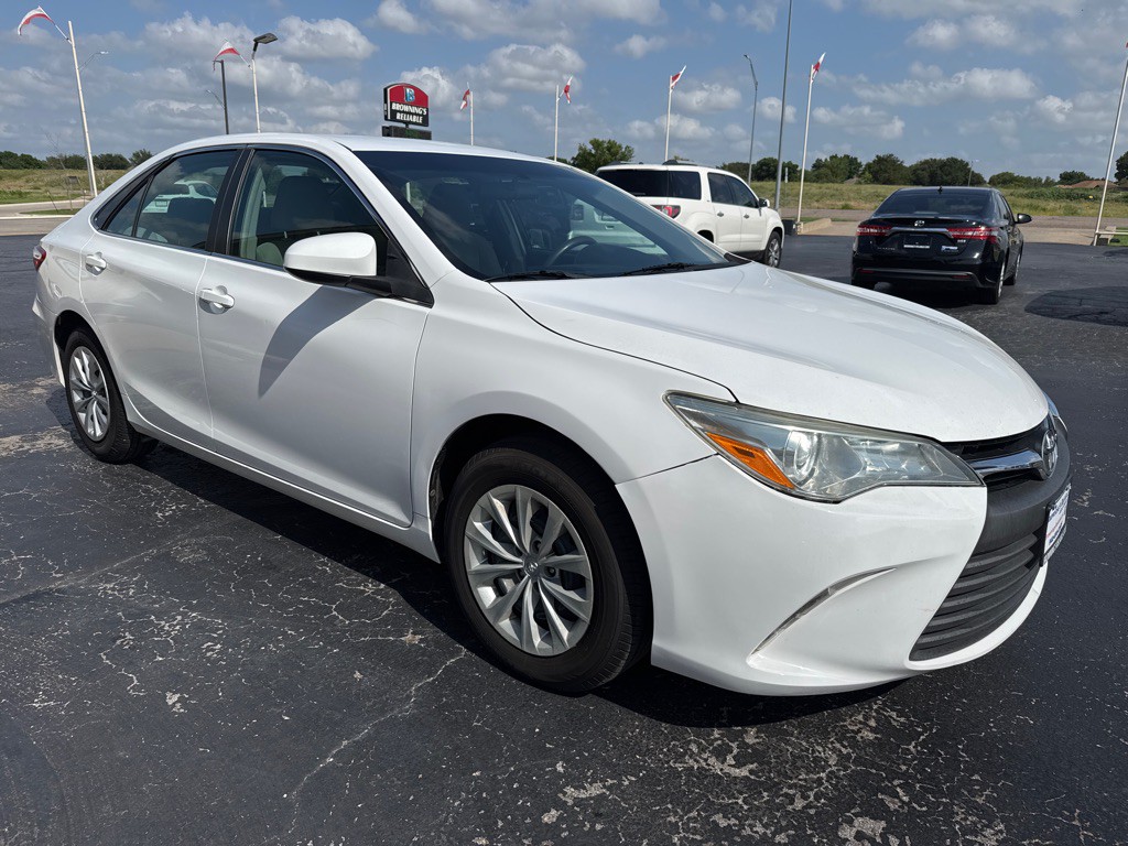 2017 Toyota Camry Image 3