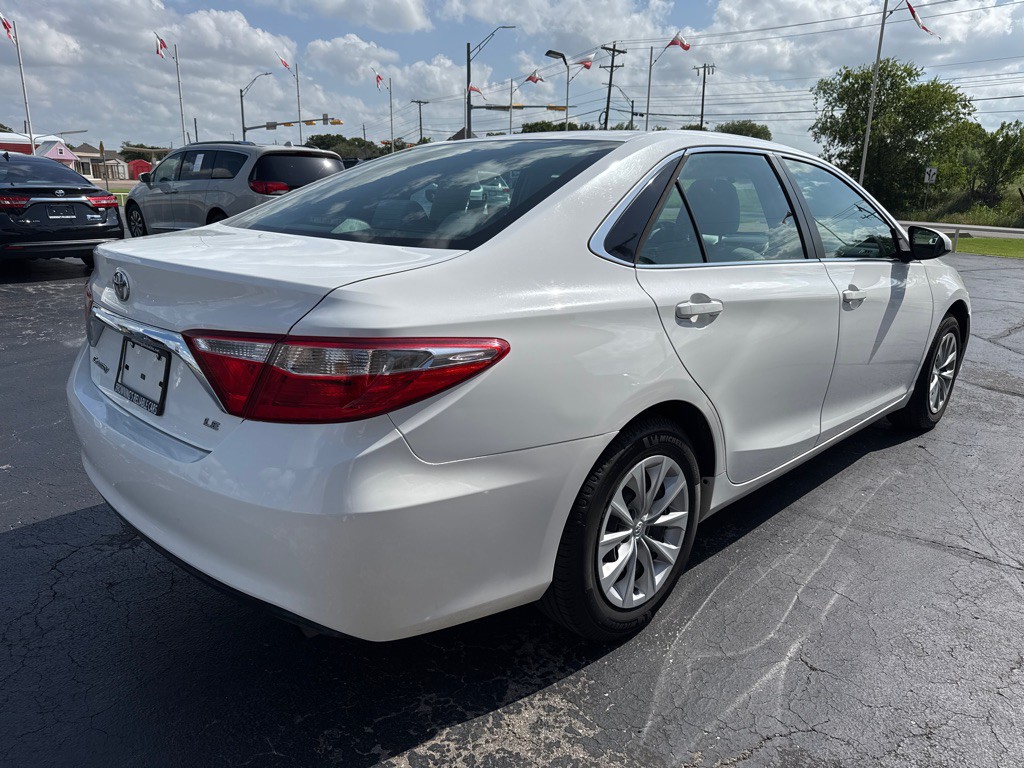 2017 Toyota Camry Image 4