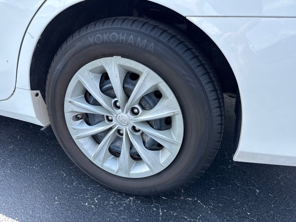2017 Toyota Camry Image 7