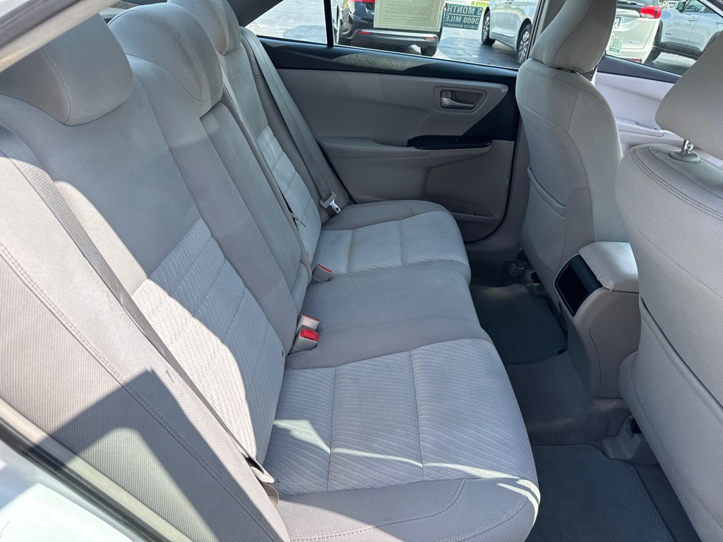 2017 Toyota Camry Image 10