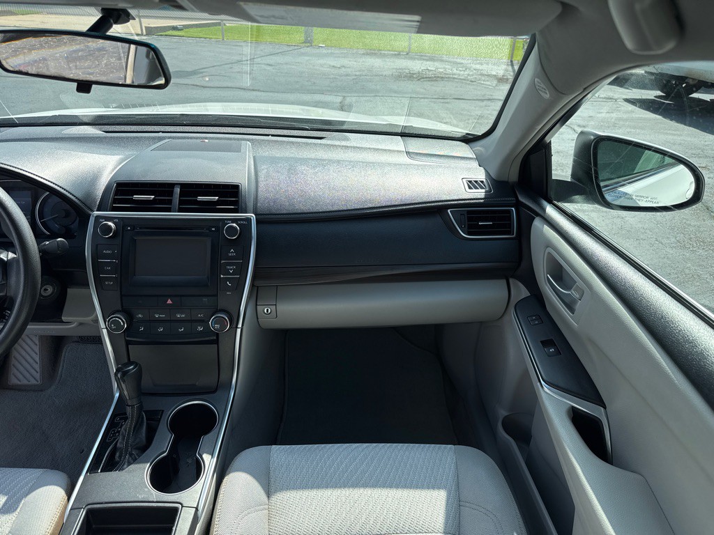 2017 Toyota Camry Image 11