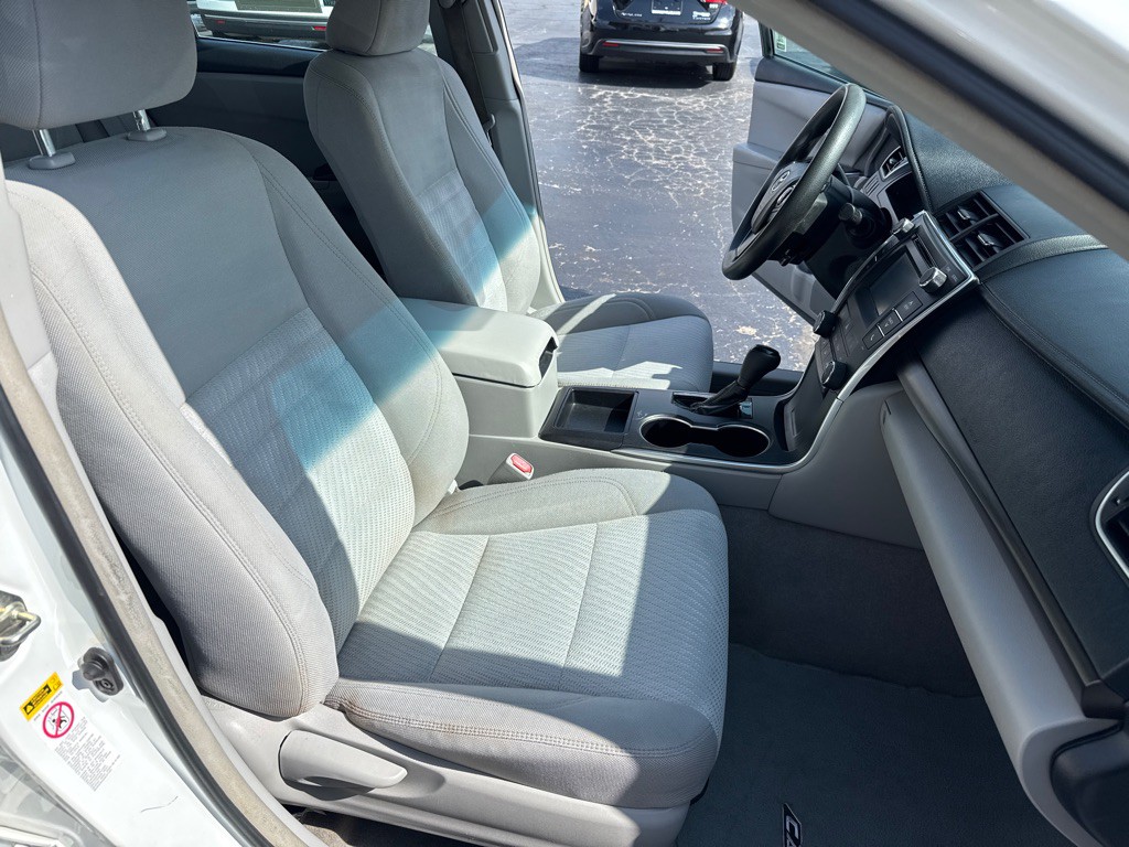 2017 Toyota Camry Image 12