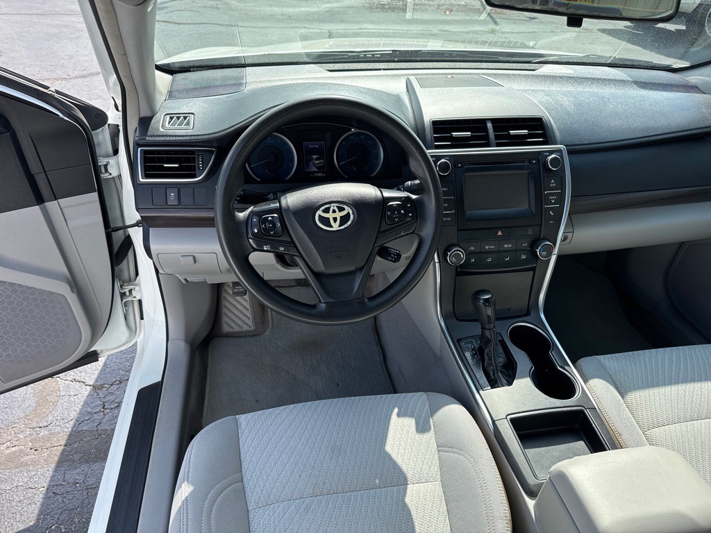 2017 Toyota Camry Image 15