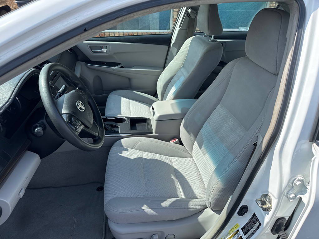 2017 Toyota Camry Image 16