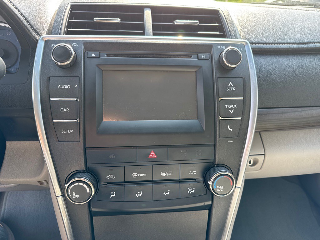 2017 Toyota Camry Image 18