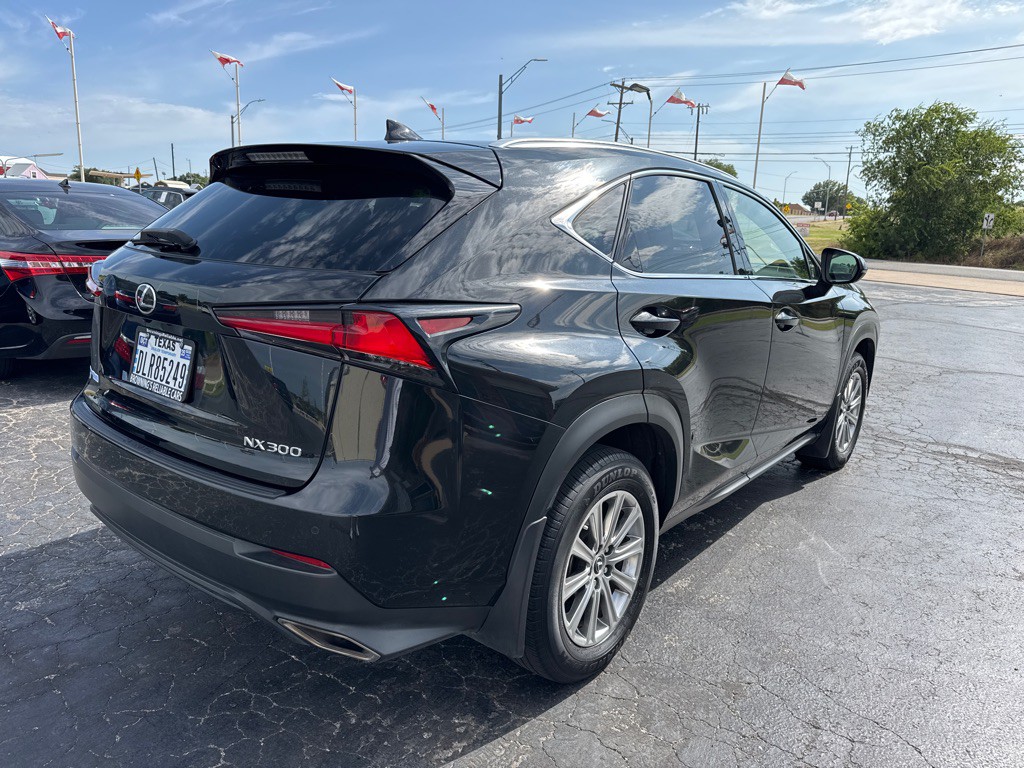 2021 Lexus NX Image 4