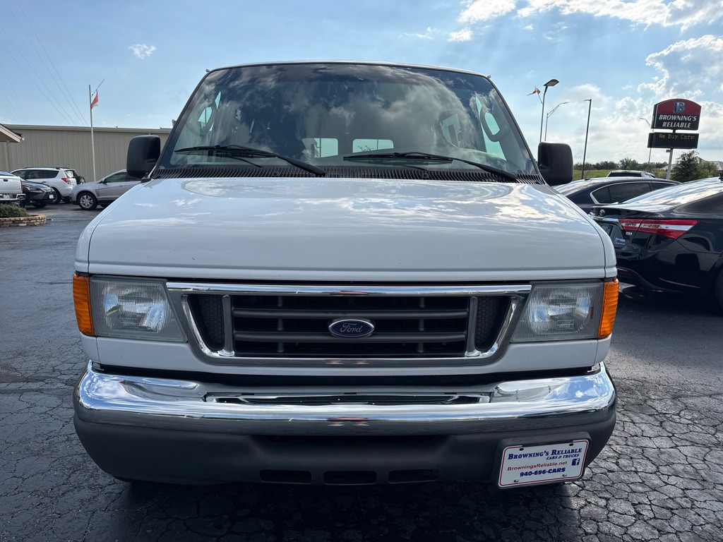 2007 Ford Econoline Image 2