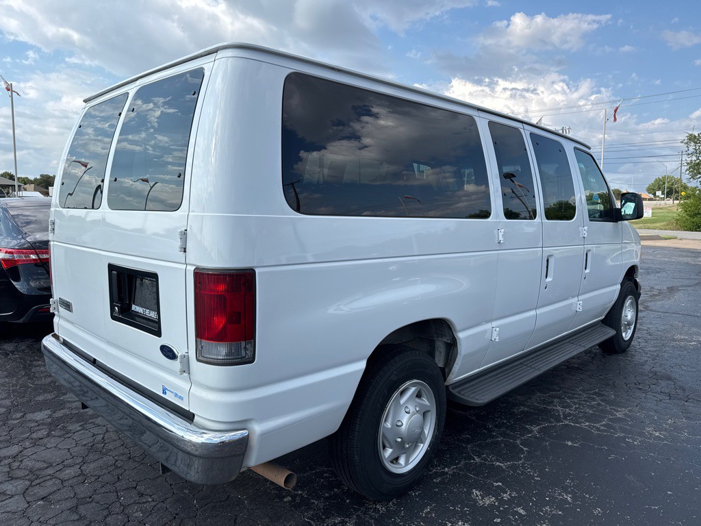 2007 Ford Econoline Image 4