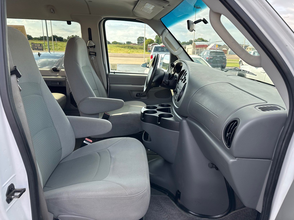 2007 Ford Econoline Image 13