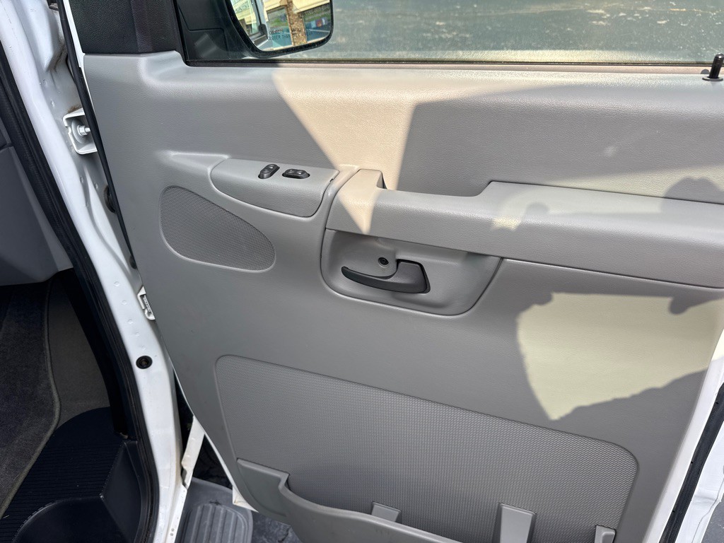 2007 Ford Econoline Image 14