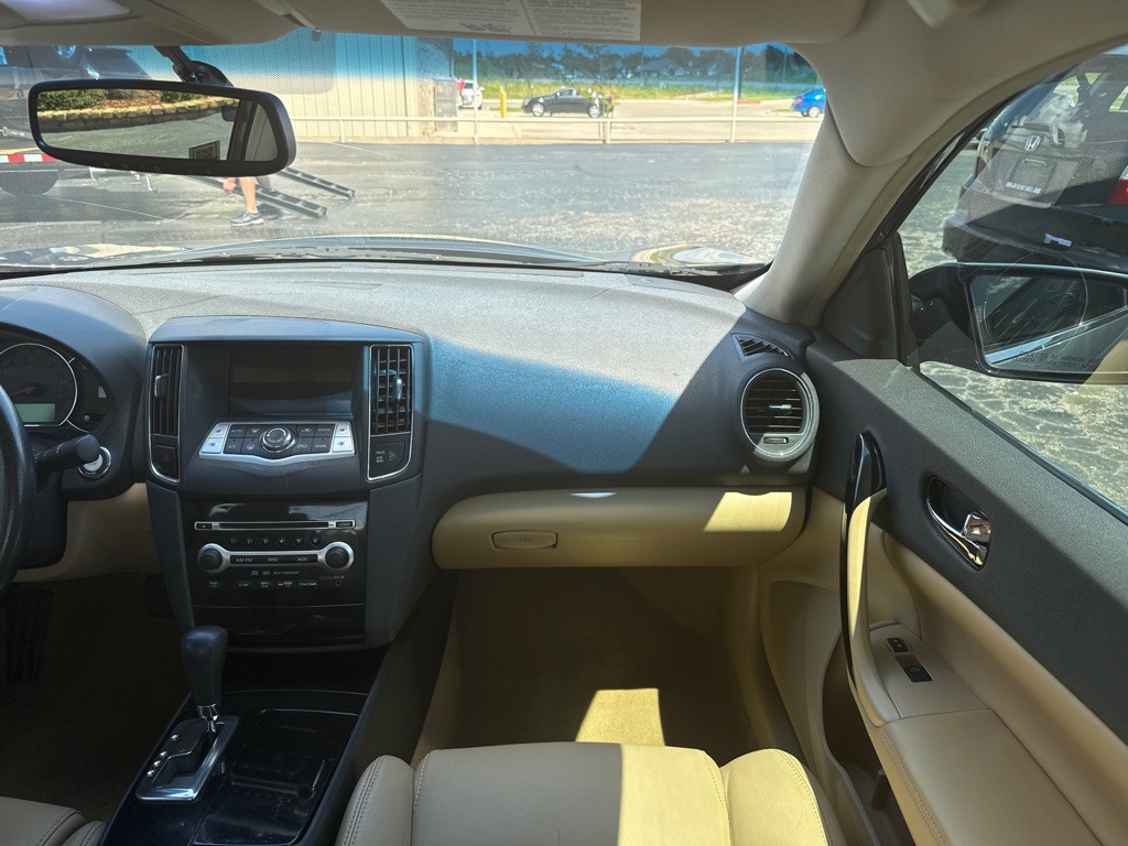 2010 Nissan Maxima Image 11