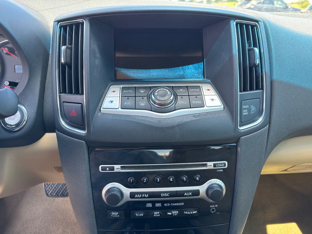 2010 Nissan Maxima Image 18
