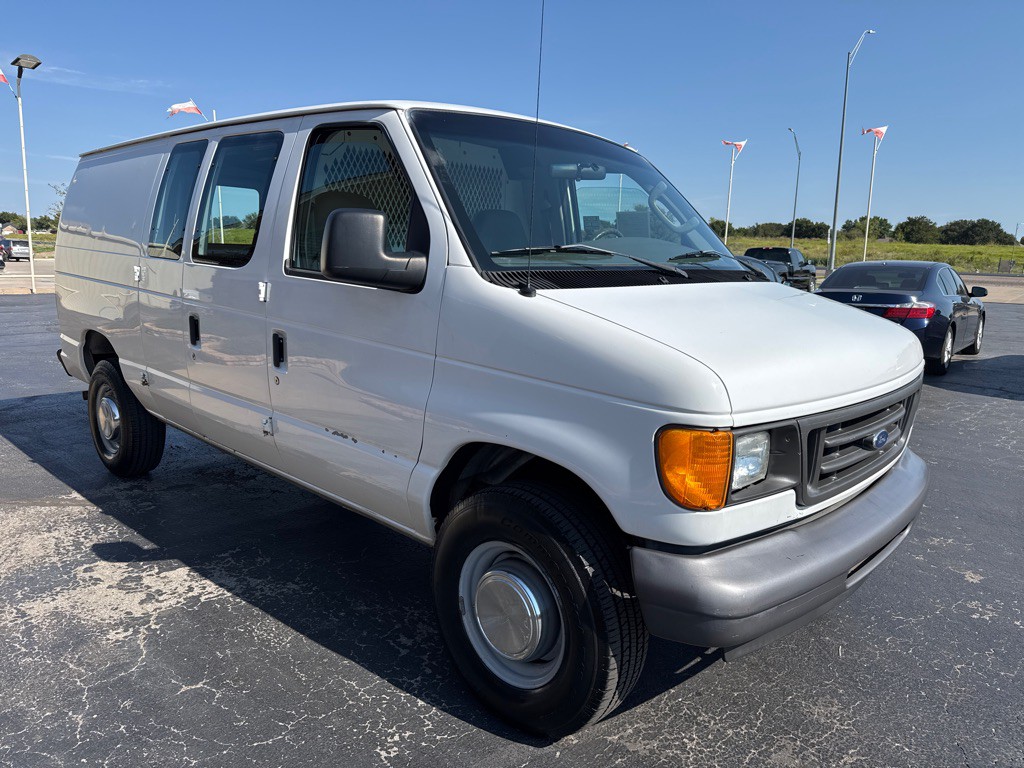 2006 Ford Econoline Image 3