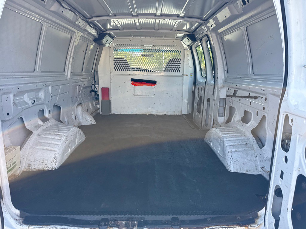 2006 Ford Econoline Image 9