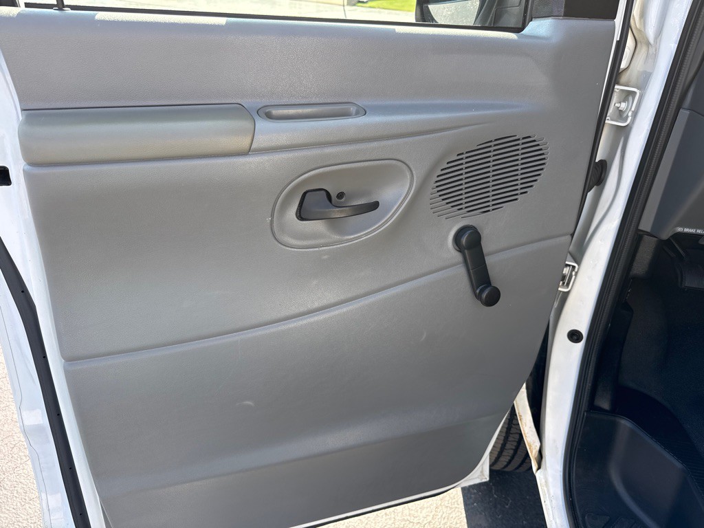 2006 Ford Econoline Image 15
