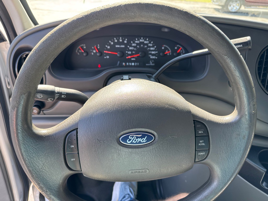2006 Ford Econoline Image 17