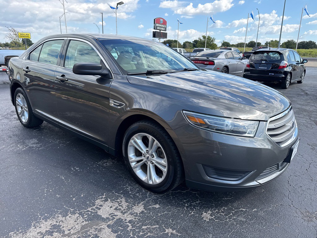 2017 Ford Taurus Image 3