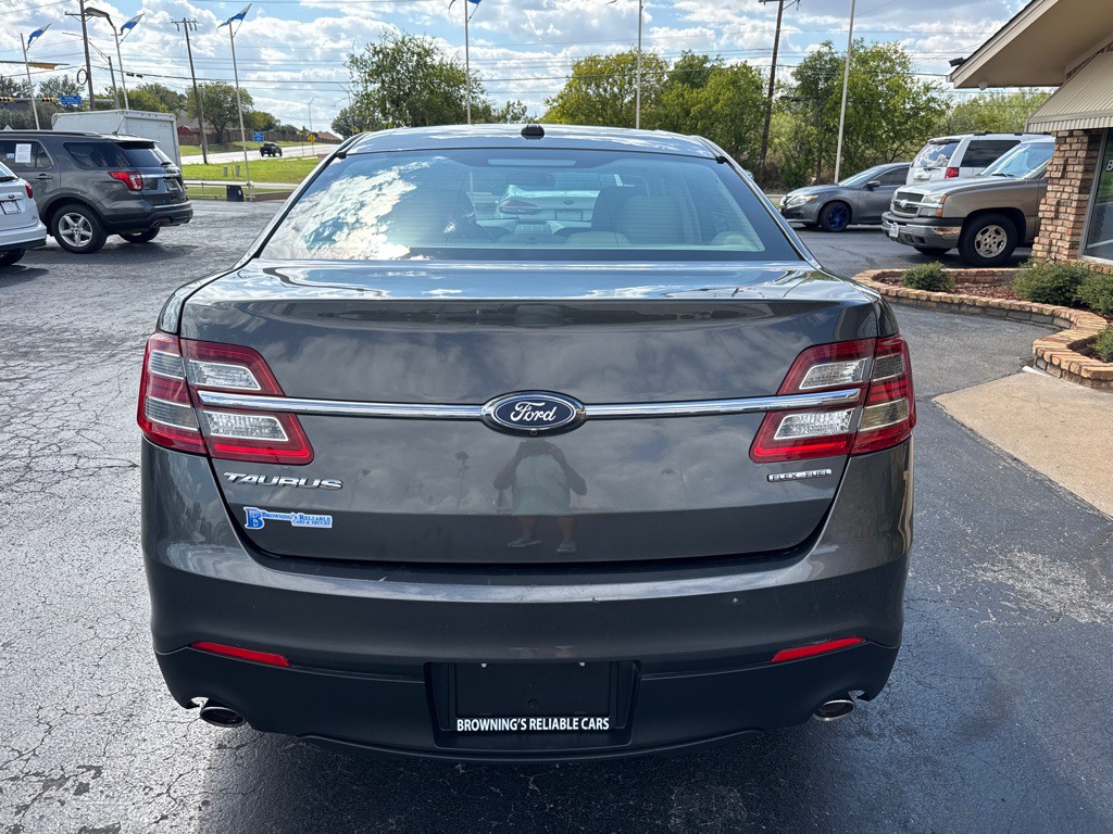2017 Ford Taurus Image 5