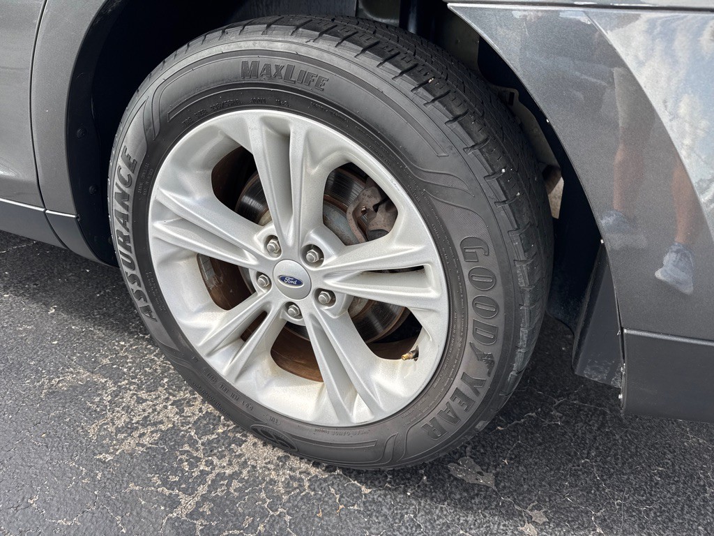 2017 Ford Taurus Image 7