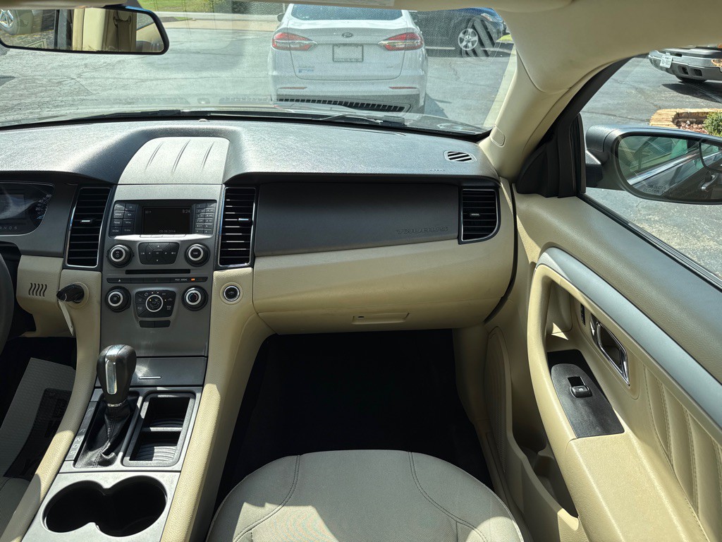 2017 Ford Taurus Image 11