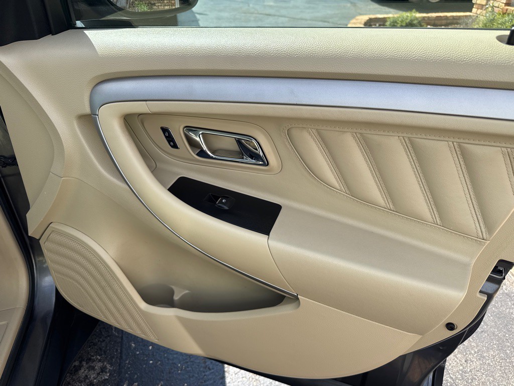 2017 Ford Taurus Image 13