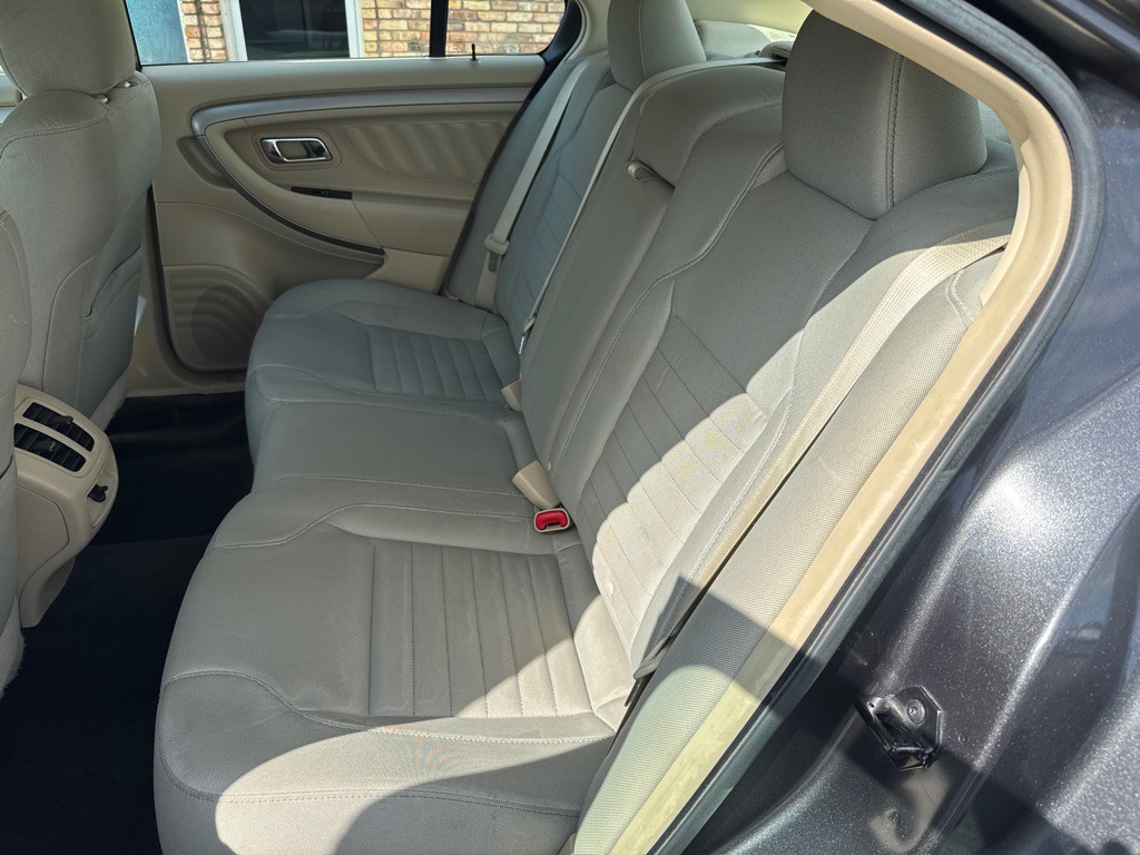 2017 Ford Taurus Image 14