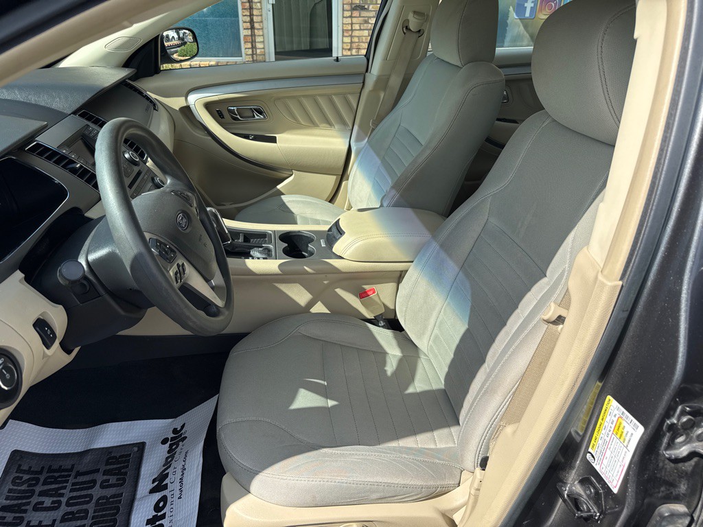 2017 Ford Taurus Image 16