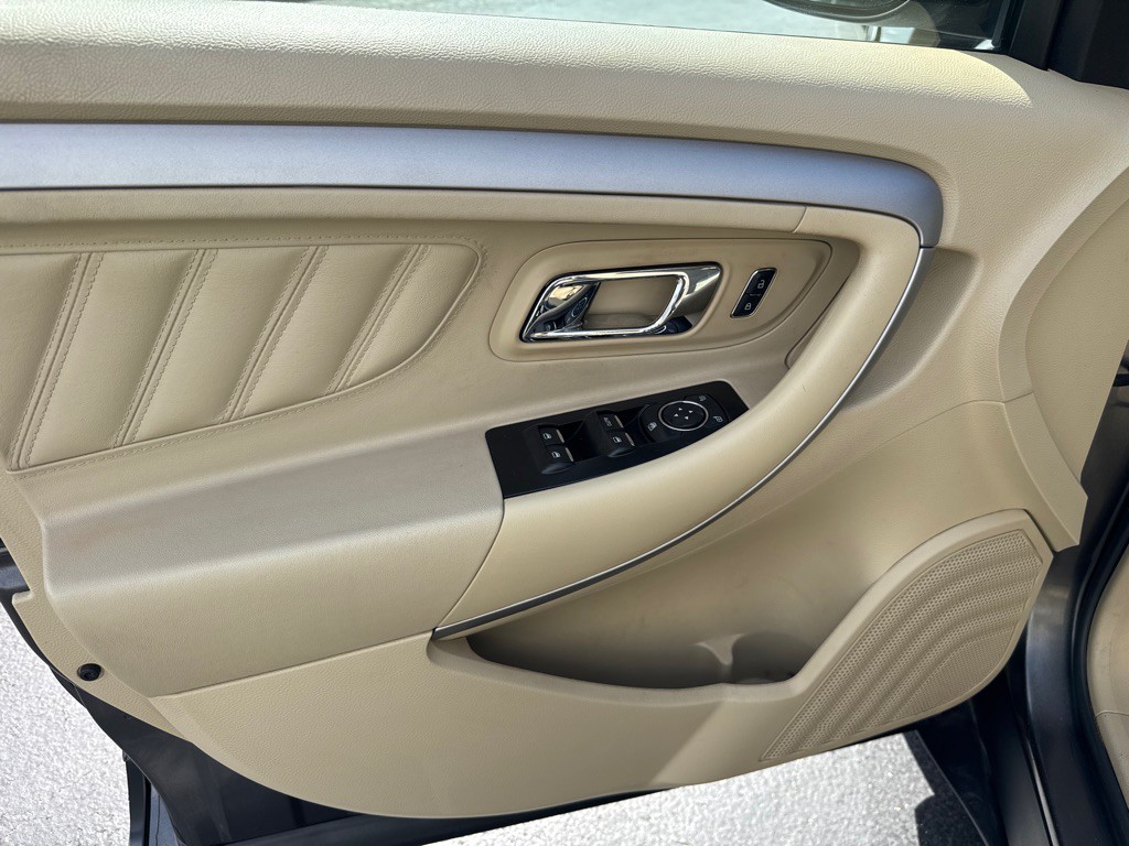 2017 Ford Taurus Image 17