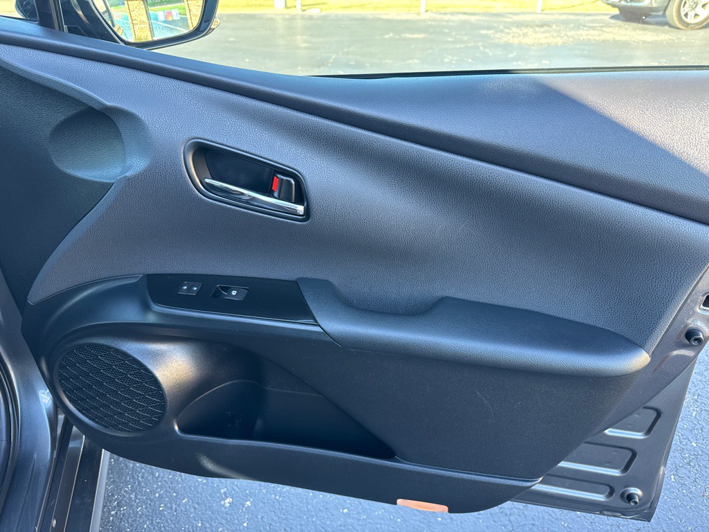 2016 Toyota Prius Image 13