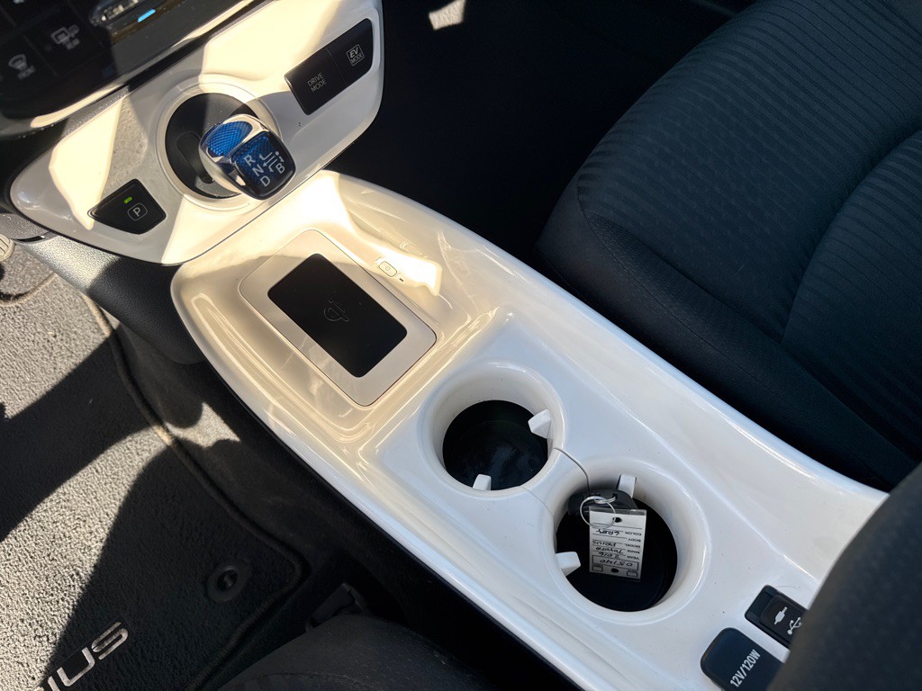 2016 Toyota Prius Image 19