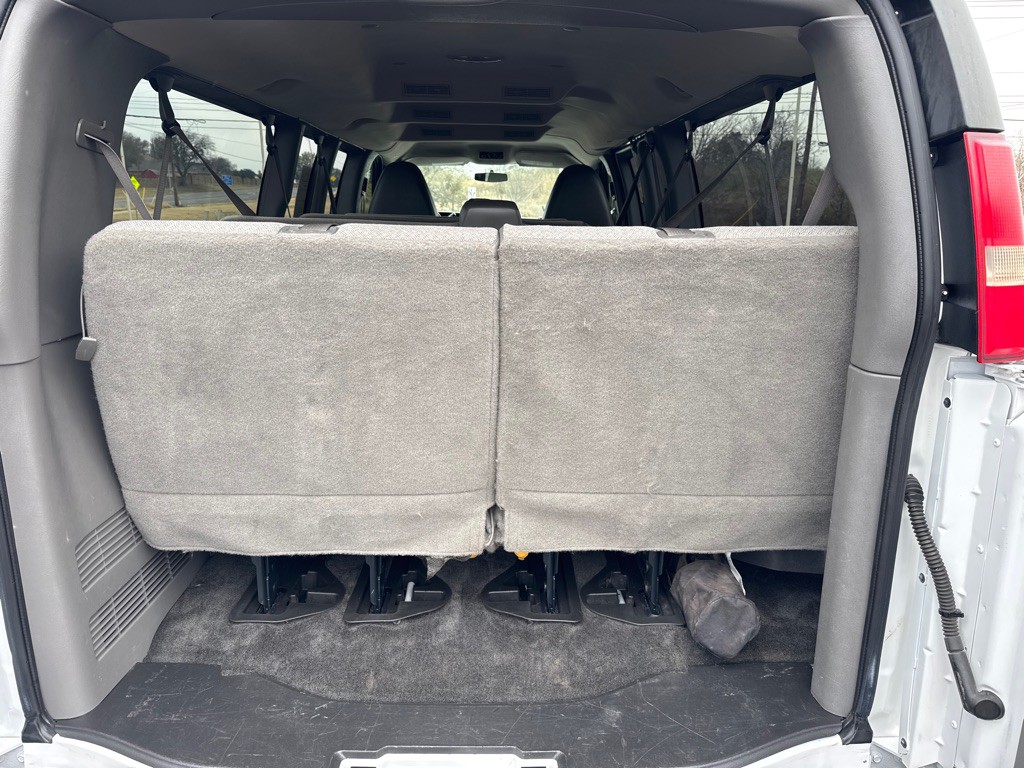 2012 Chevrolet Express Image 9