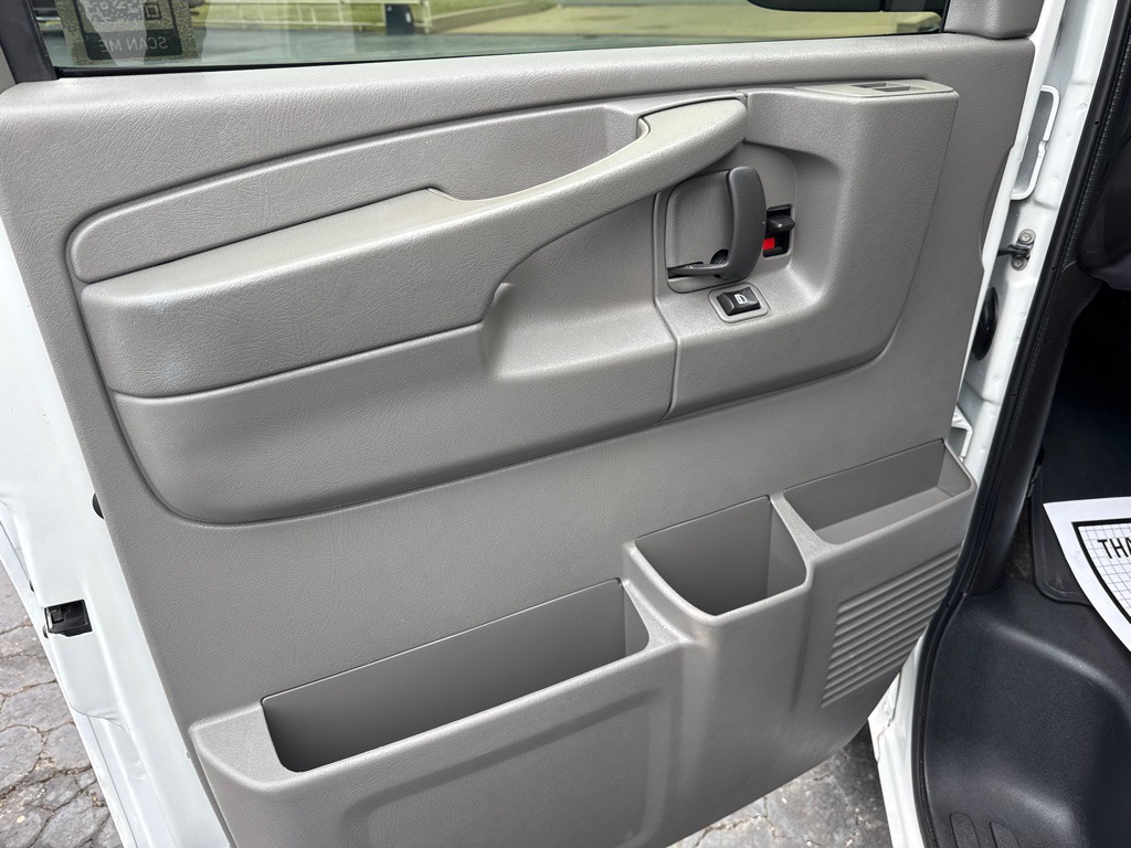 2012 Chevrolet Express Image 17