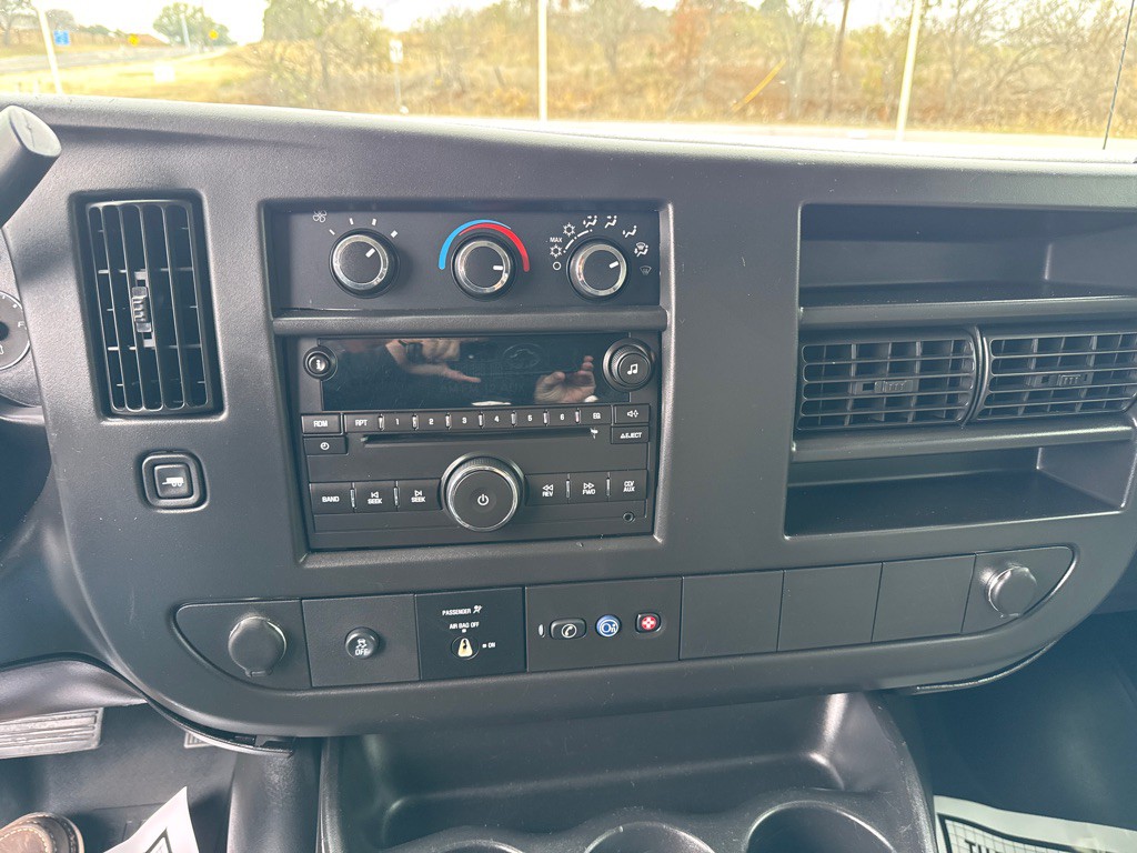 2012 Chevrolet Express Image 18