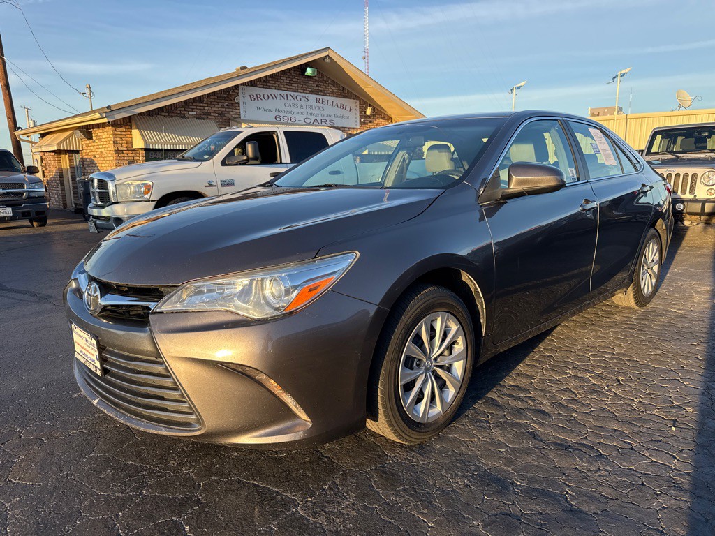 2016 Toyota Camry Image 1