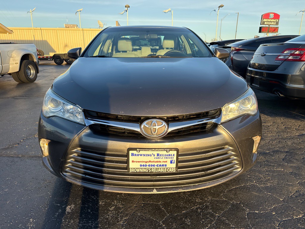 2016 Toyota Camry Image 2
