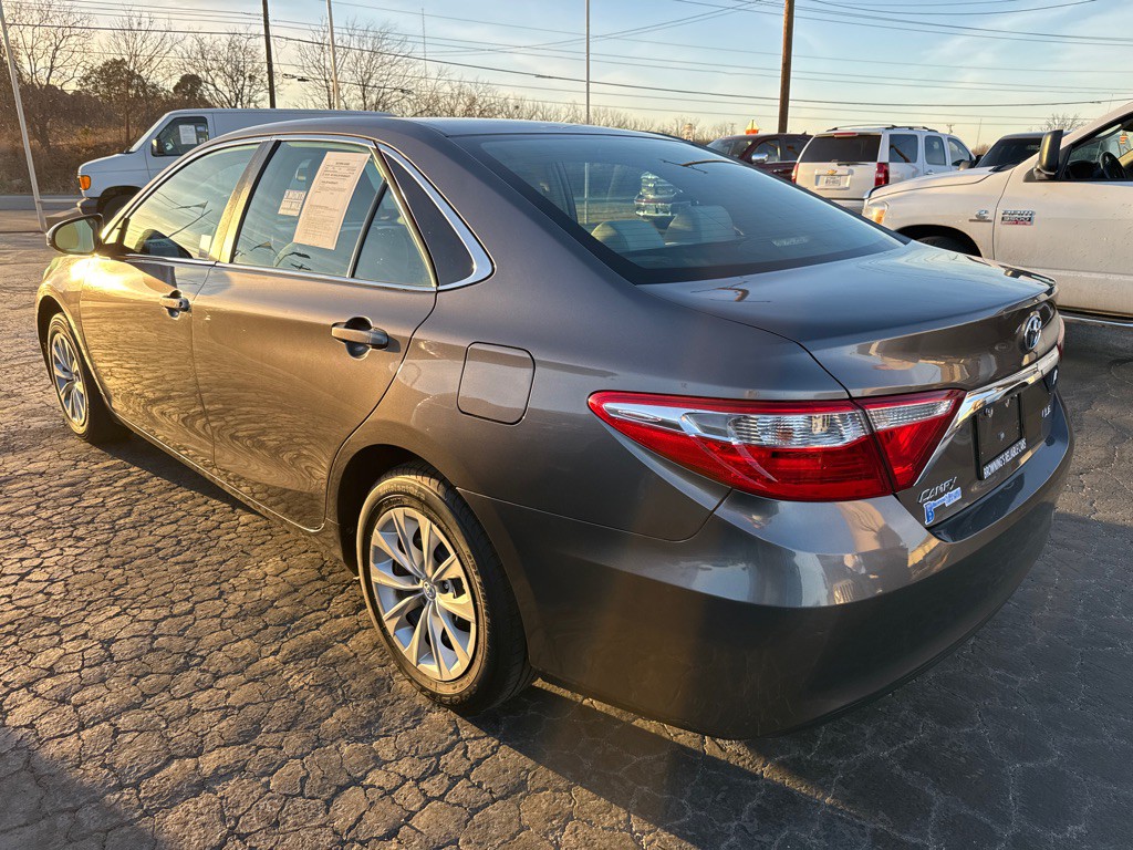 2016 Toyota Camry Image 6