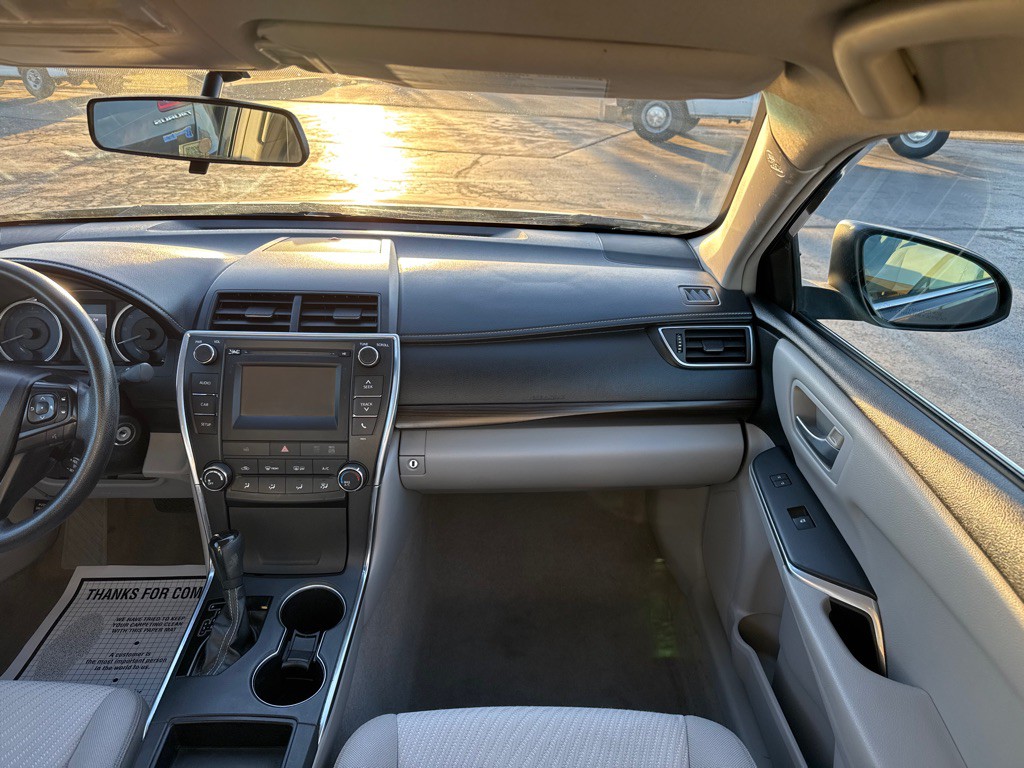 2016 Toyota Camry Image 11