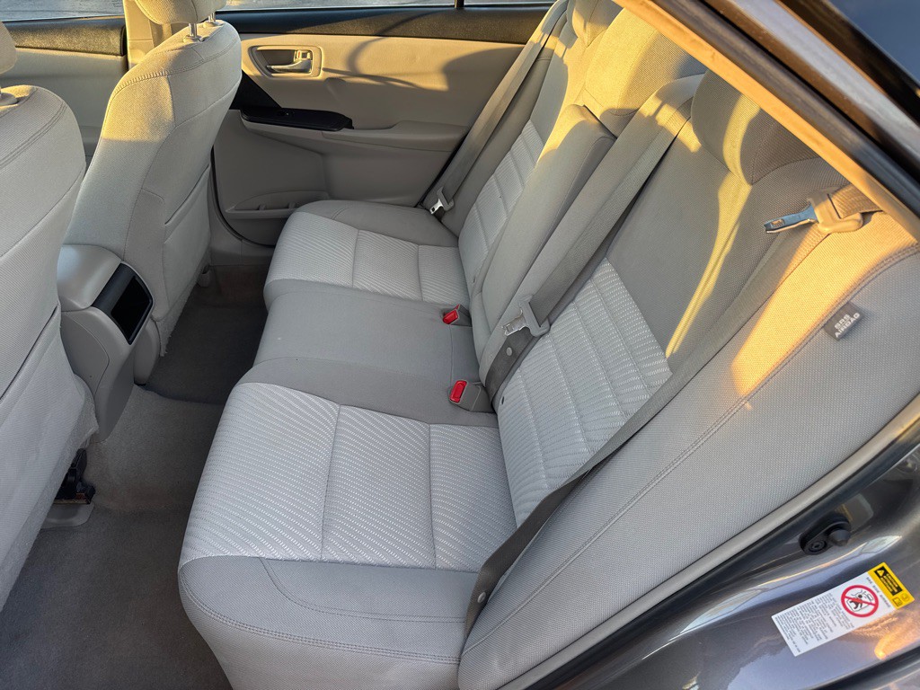 2016 Toyota Camry Image 14