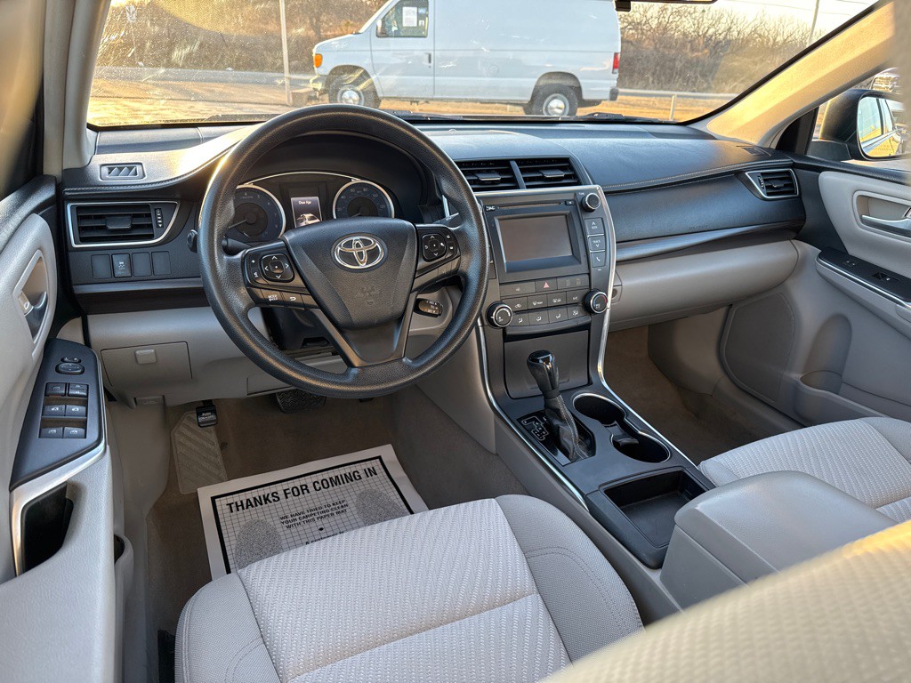 2016 Toyota Camry Image 15