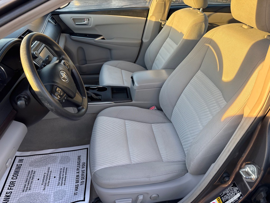 2016 Toyota Camry Image 16