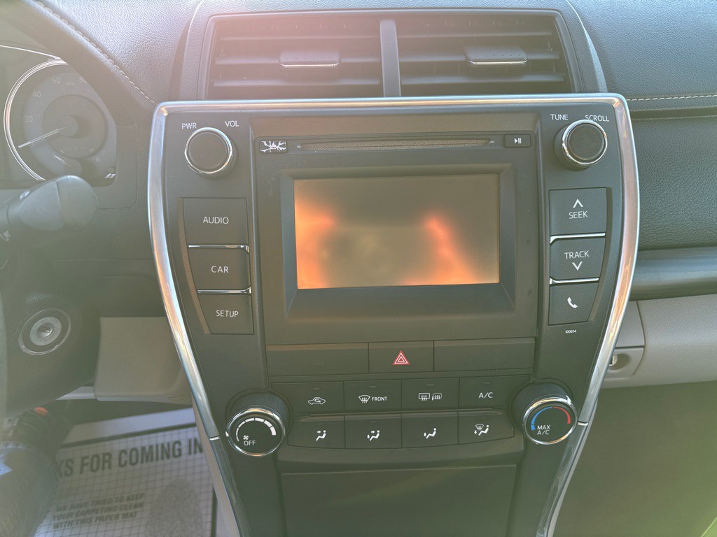 2016 Toyota Camry Image 18