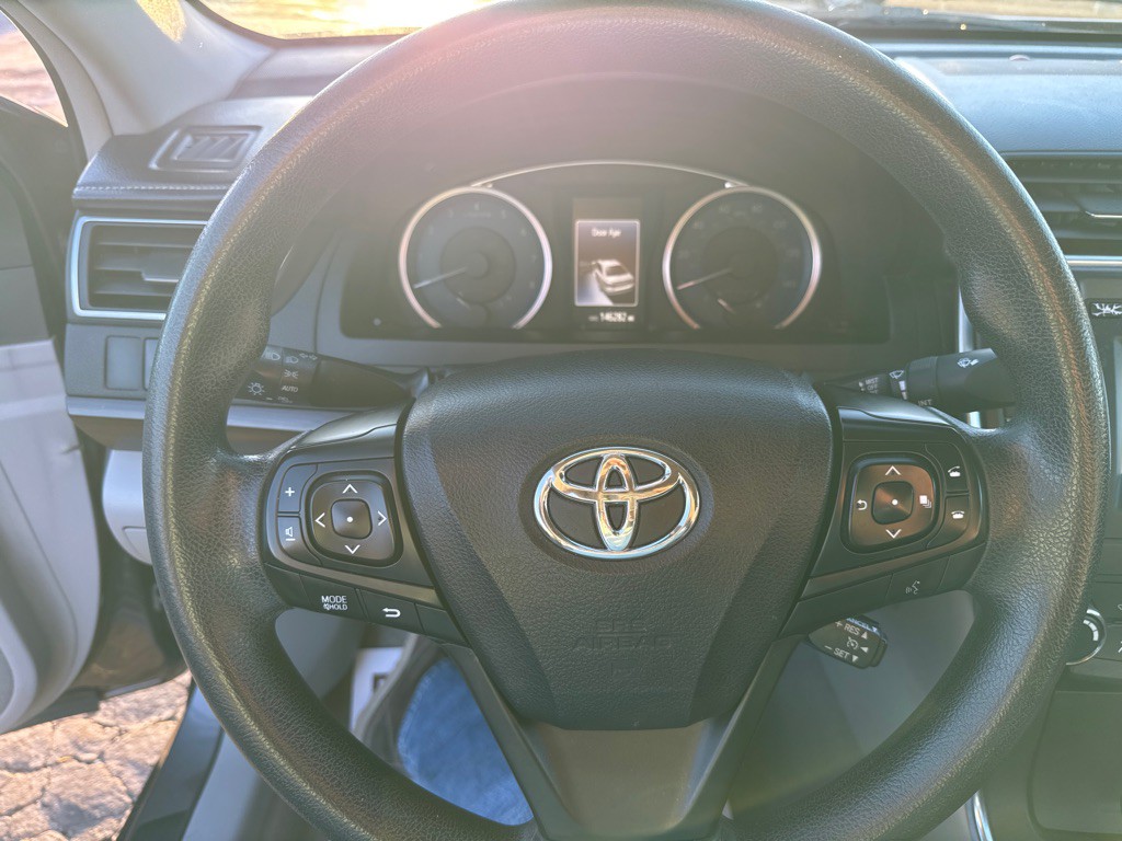2016 Toyota Camry Image 20