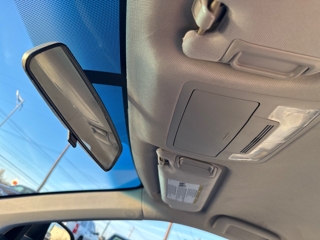 2016 Toyota Camry Image 21