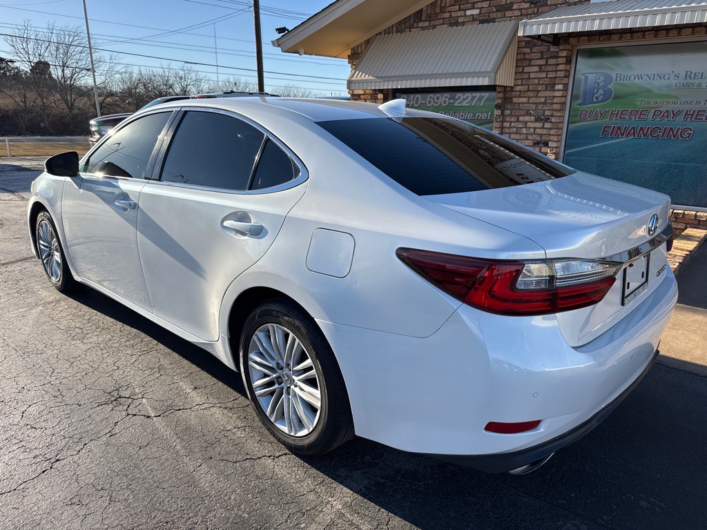 2017 Lexus ES Image 6
